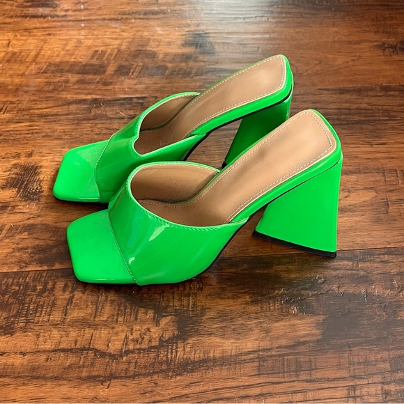 faux leather triangle high heels - Picture 2 of 6